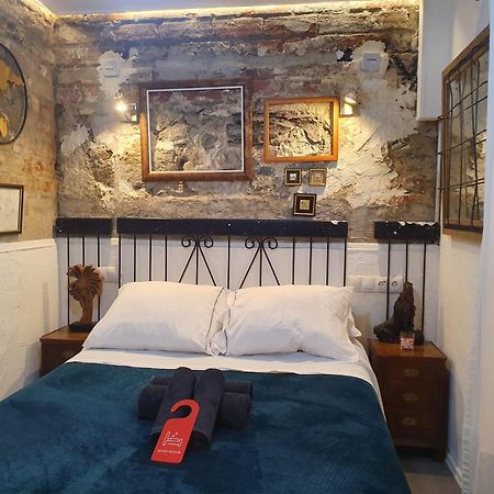 برشلونة Studio Or Rooms With Private Bathroom Or Rooms With Shared Bathroom المظهر الخارجي الصورة