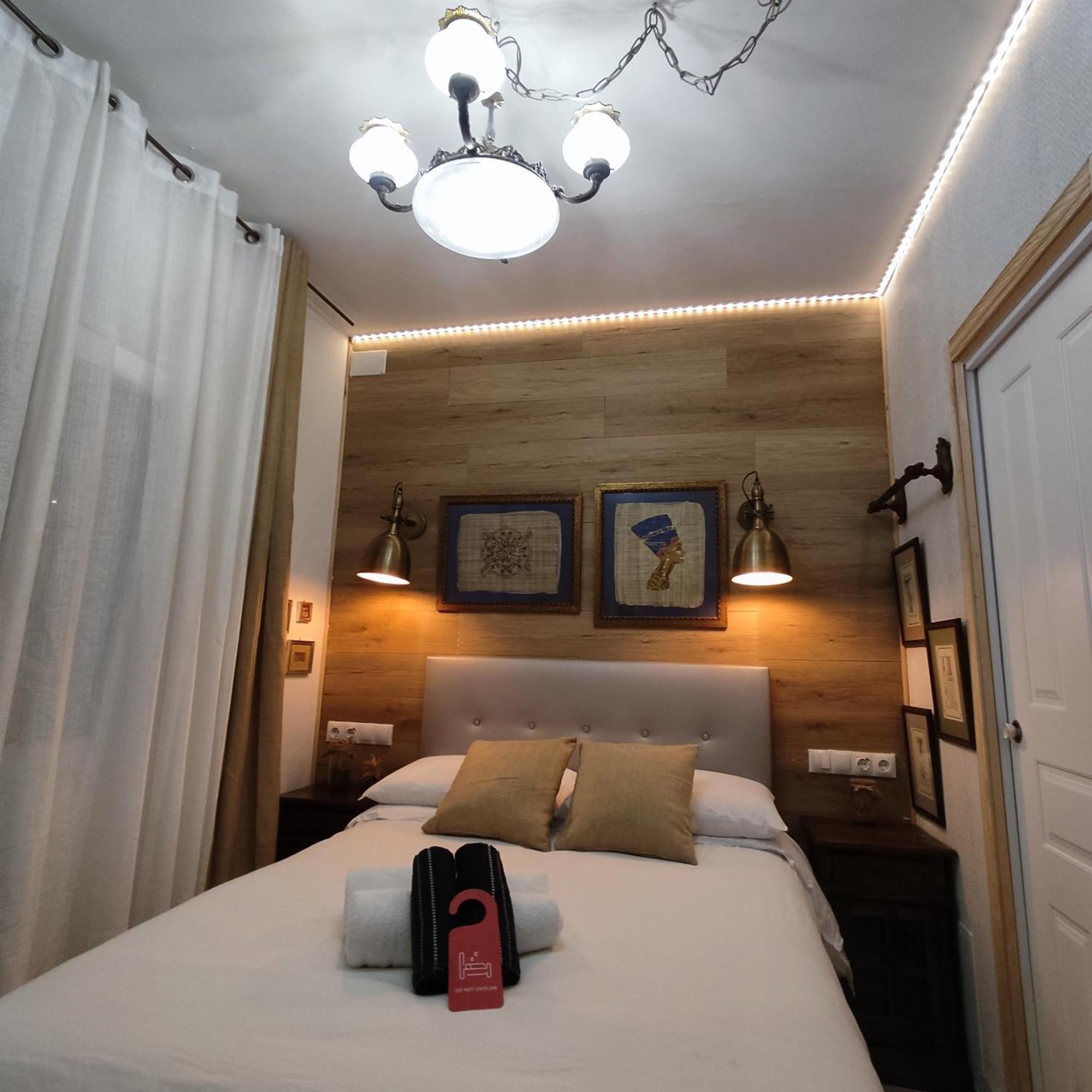 برشلونة Studio Or Rooms With Private Bathroom Or Rooms With Shared Bathroom المظهر الخارجي الصورة