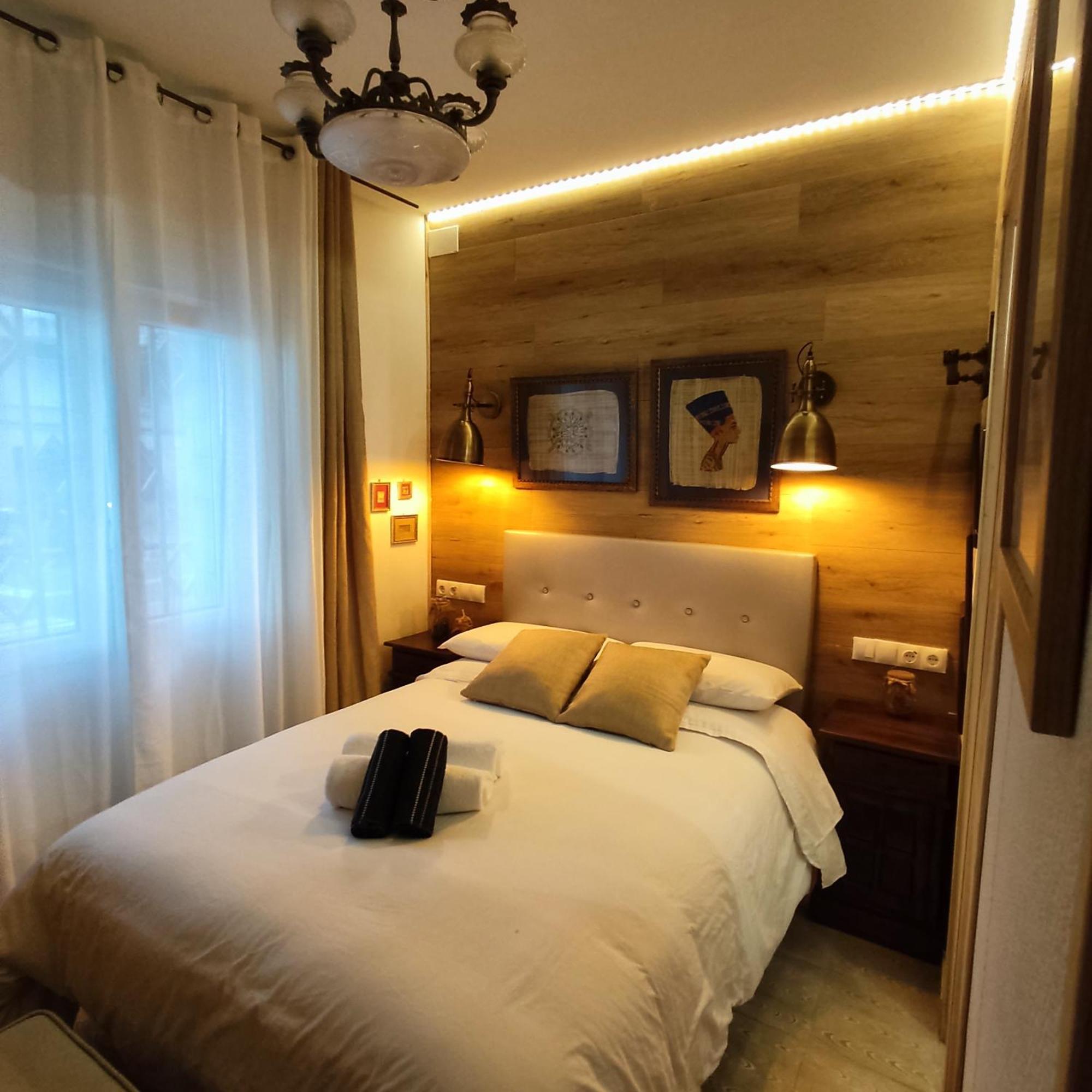 برشلونة Studio Or Rooms With Private Bathroom Or Rooms With Shared Bathroom المظهر الخارجي الصورة