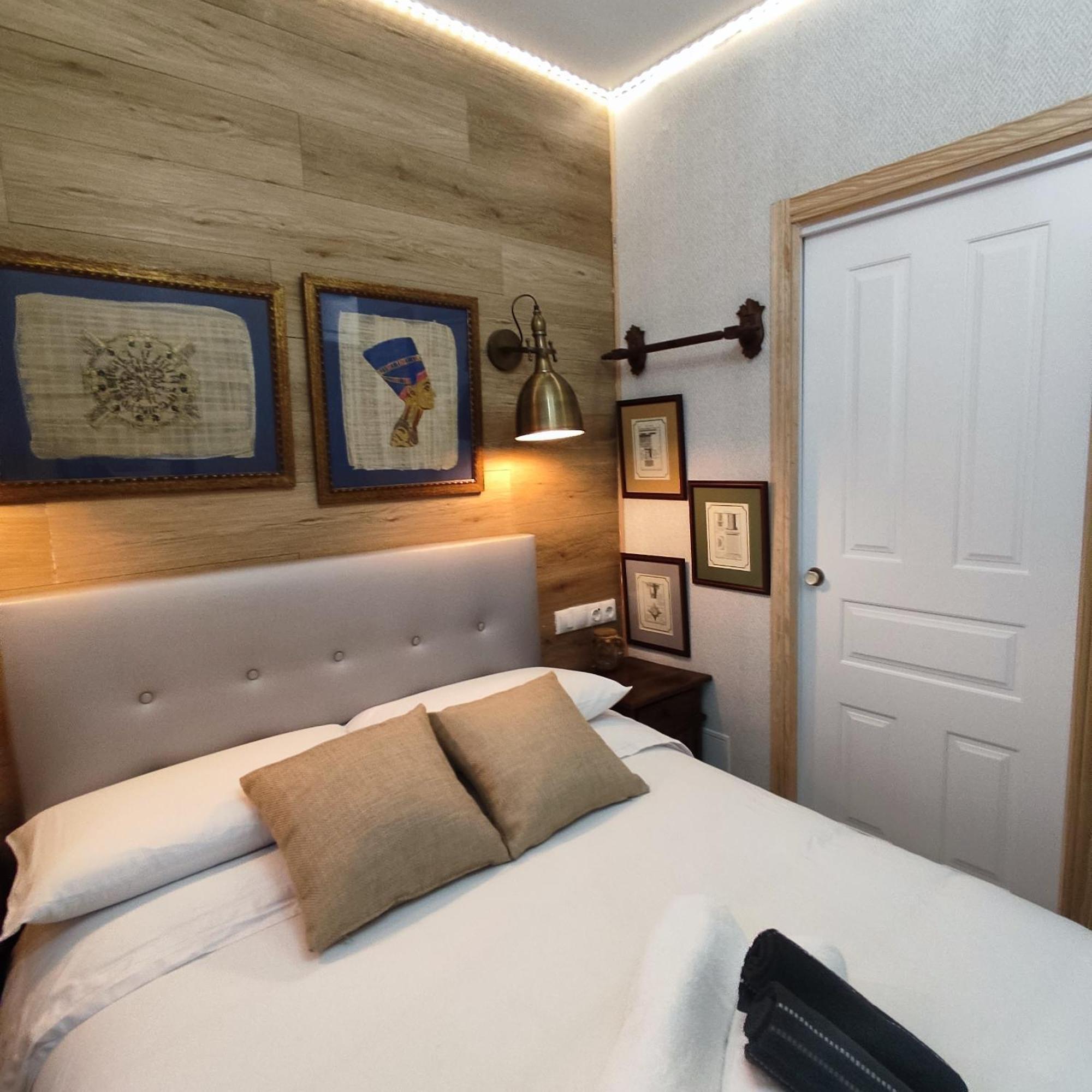 برشلونة Studio Or Rooms With Private Bathroom Or Rooms With Shared Bathroom المظهر الخارجي الصورة