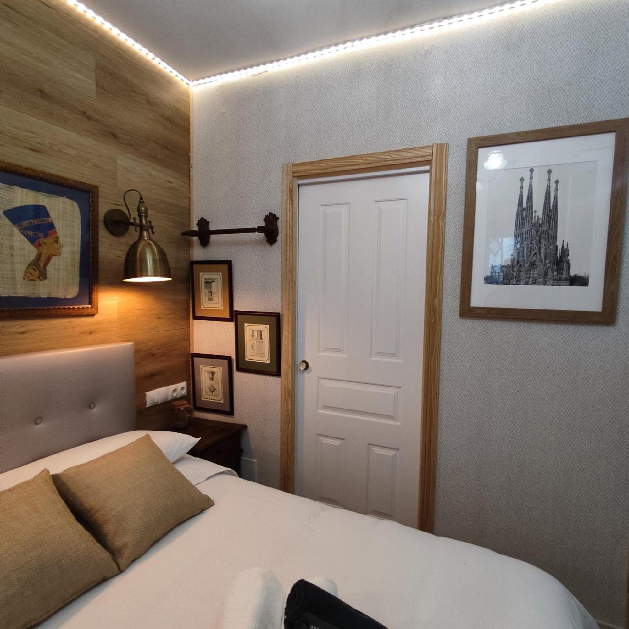 برشلونة Studio Or Rooms With Private Bathroom Or Rooms With Shared Bathroom المظهر الخارجي الصورة