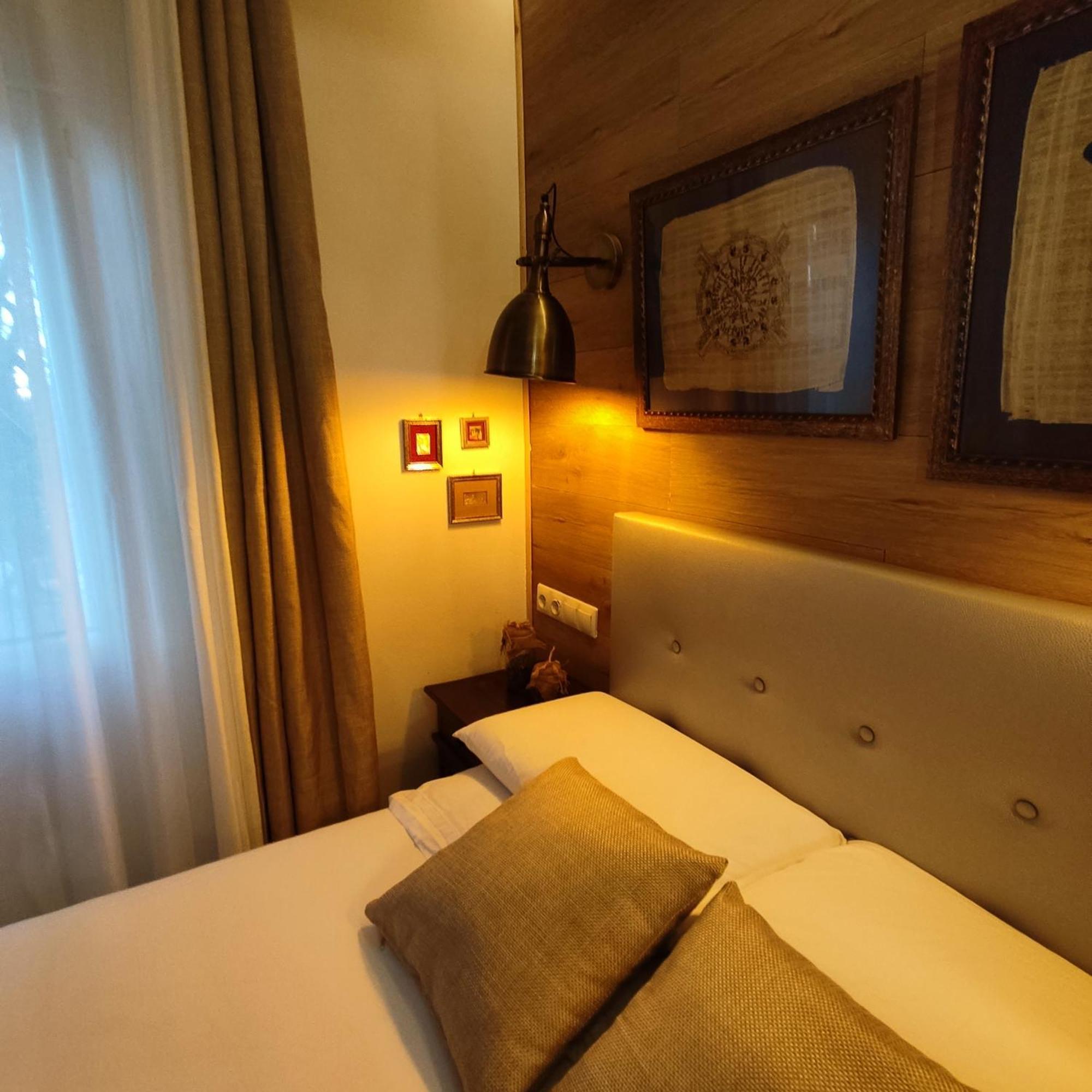 برشلونة Studio Or Rooms With Private Bathroom Or Rooms With Shared Bathroom المظهر الخارجي الصورة