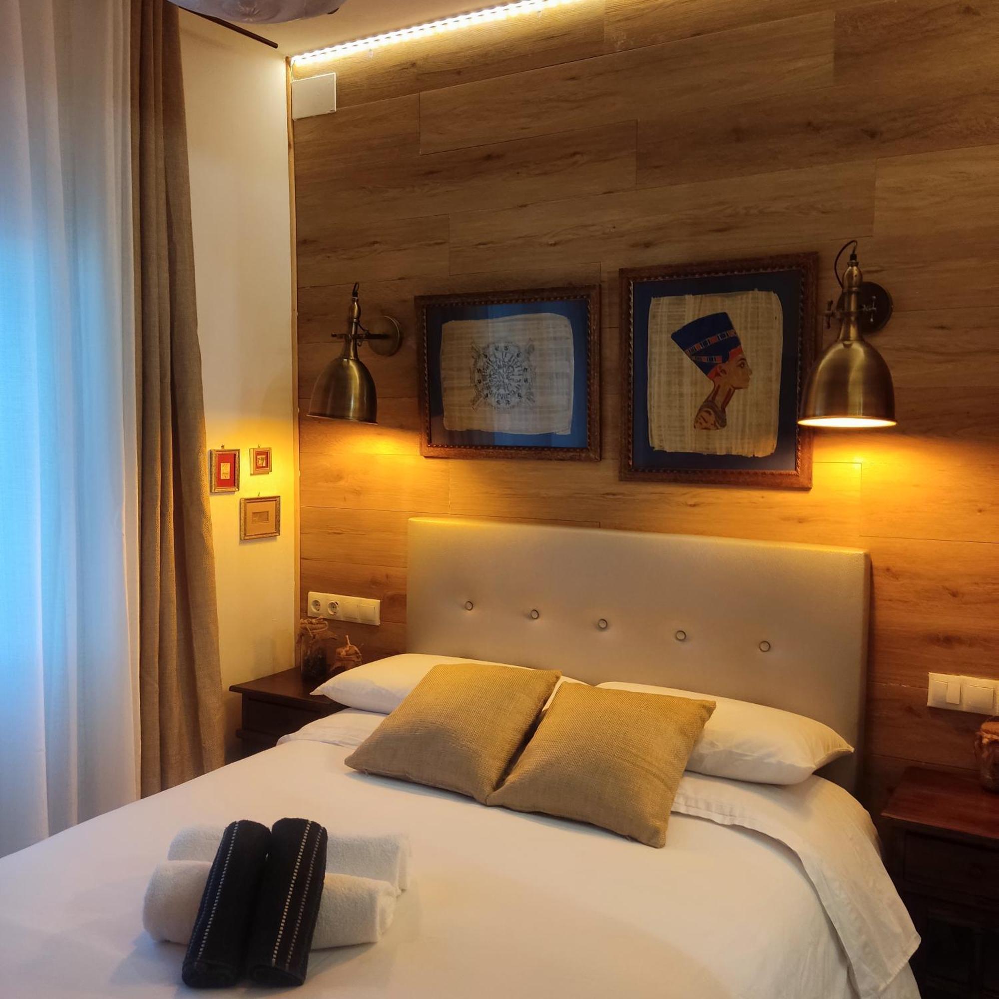 برشلونة Studio Or Rooms With Private Bathroom Or Rooms With Shared Bathroom المظهر الخارجي الصورة