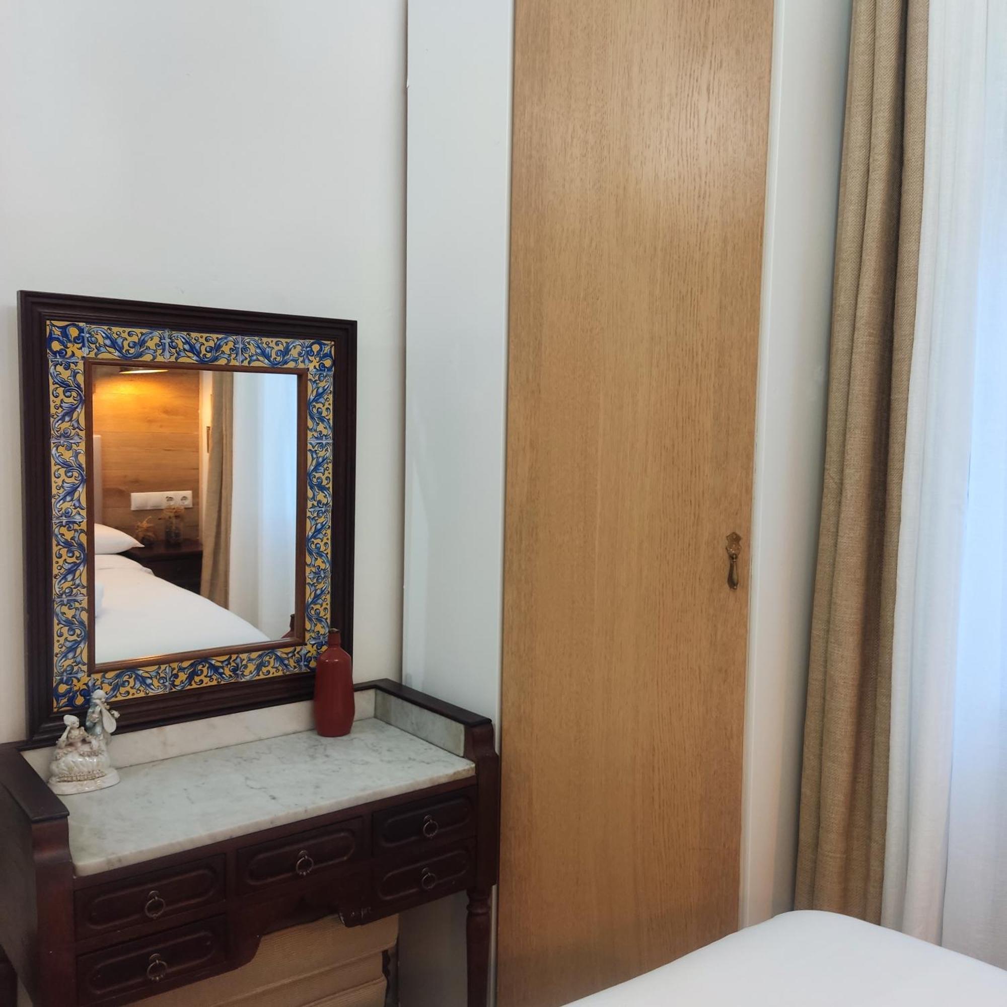 برشلونة Studio Or Rooms With Private Bathroom Or Rooms With Shared Bathroom المظهر الخارجي الصورة