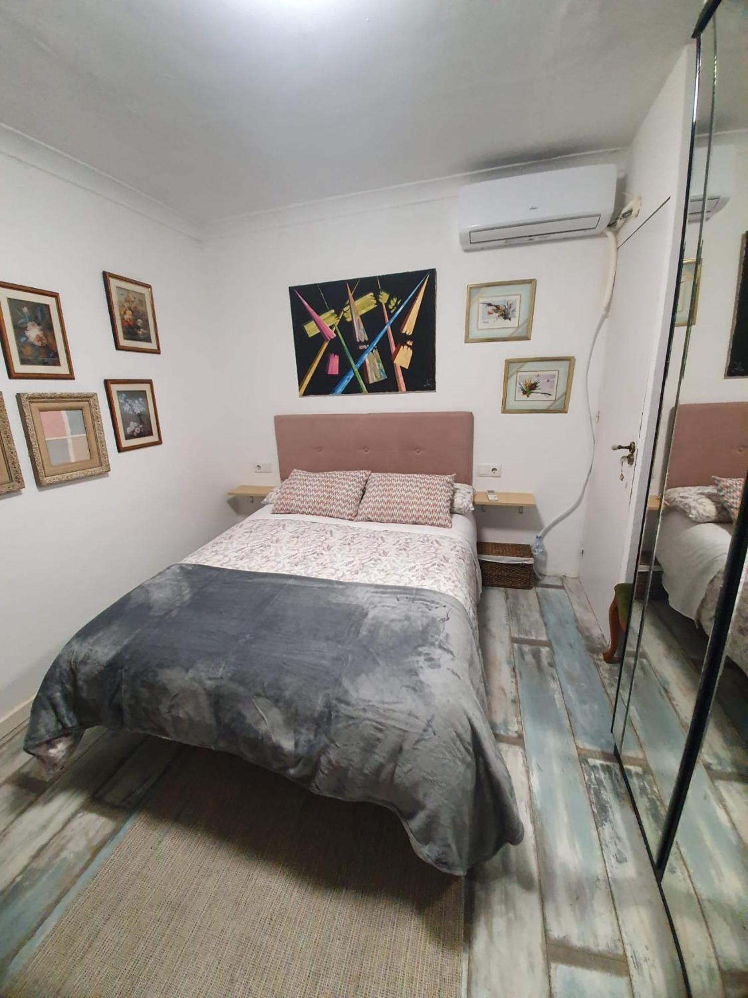 برشلونة Studio Or Rooms With Private Bathroom Or Rooms With Shared Bathroom المظهر الخارجي الصورة