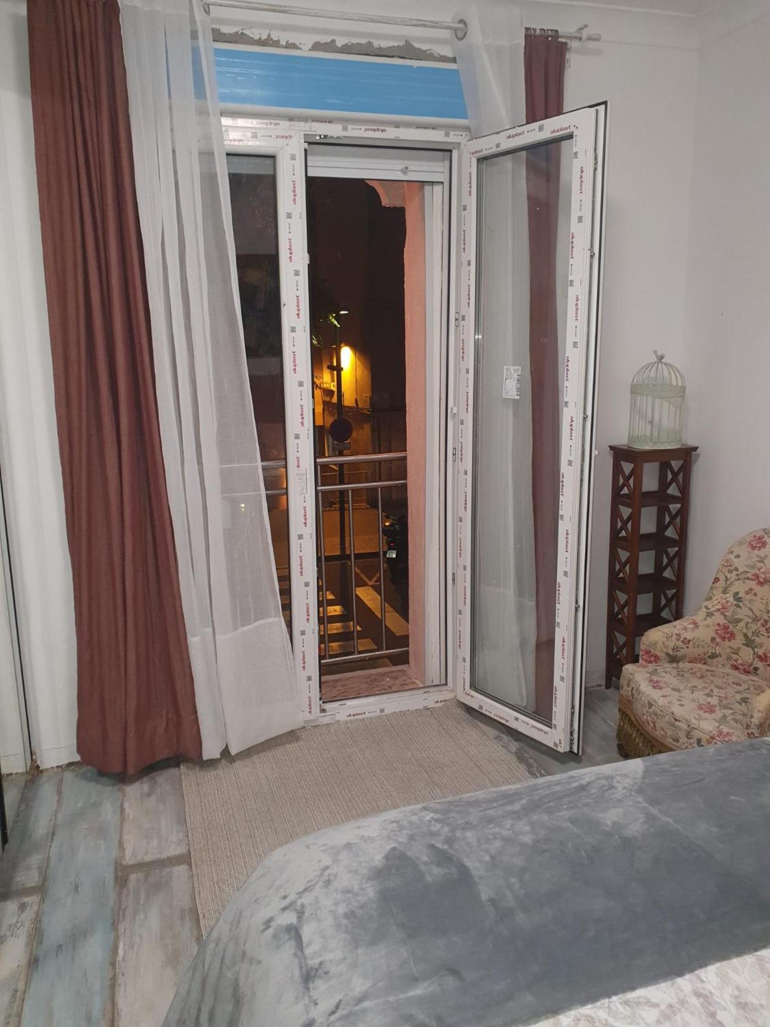 برشلونة Studio Or Rooms With Private Bathroom Or Rooms With Shared Bathroom المظهر الخارجي الصورة