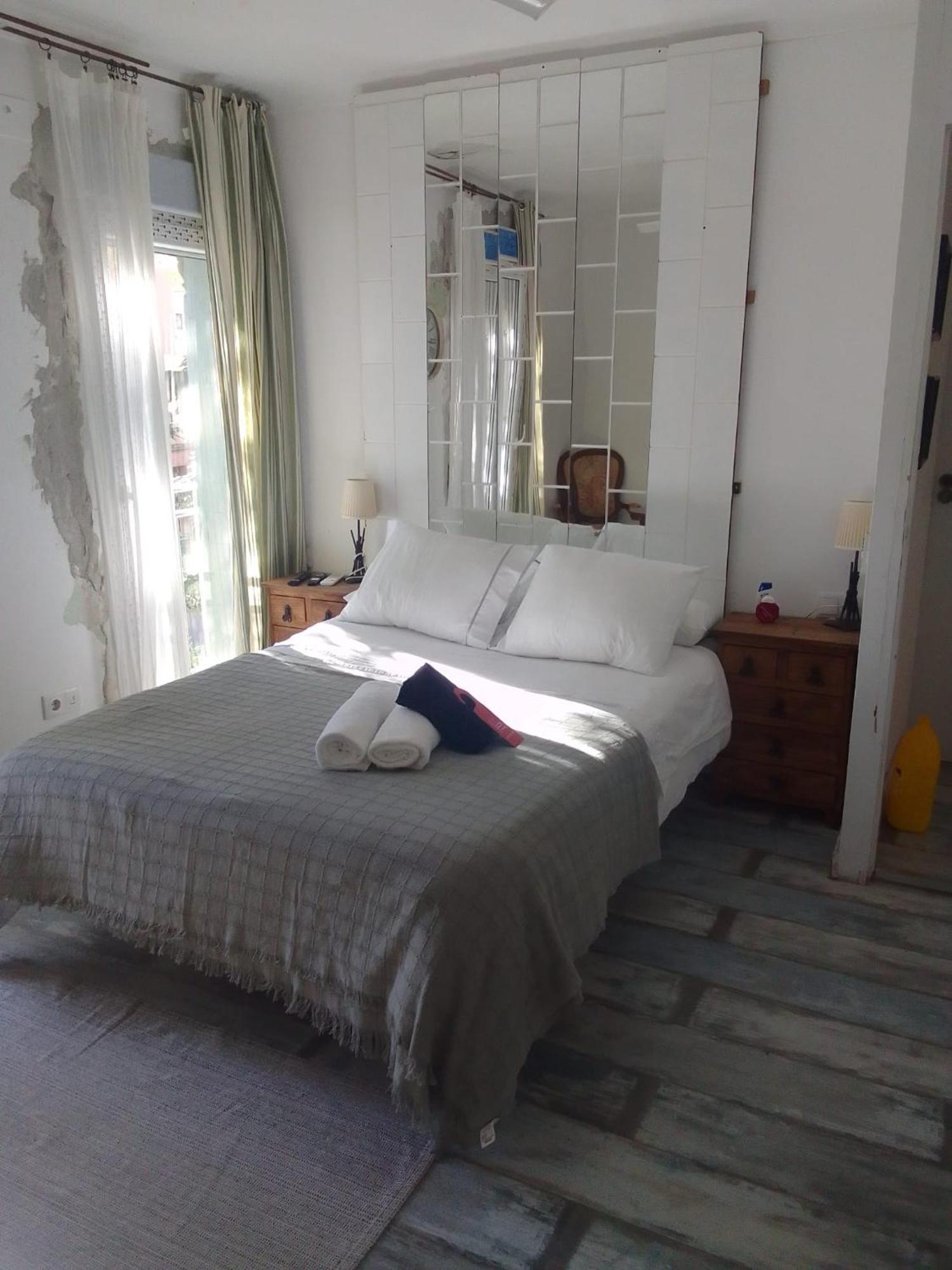 برشلونة Studio Or Rooms With Private Bathroom Or Rooms With Shared Bathroom المظهر الخارجي الصورة