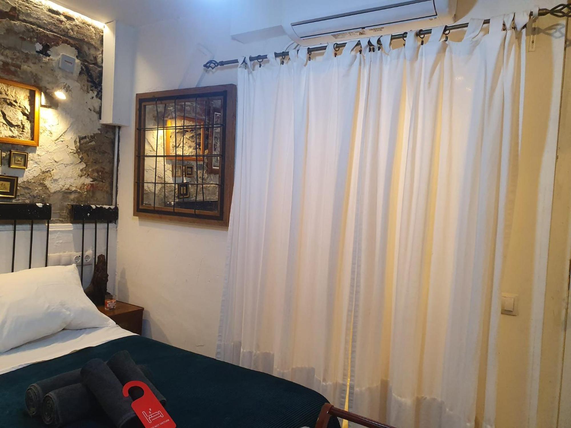 برشلونة Studio Or Rooms With Private Bathroom Or Rooms With Shared Bathroom المظهر الخارجي الصورة