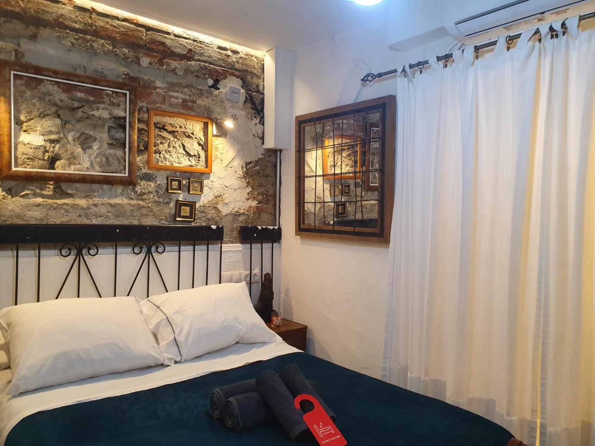 برشلونة Studio Or Rooms With Private Bathroom Or Rooms With Shared Bathroom المظهر الخارجي الصورة