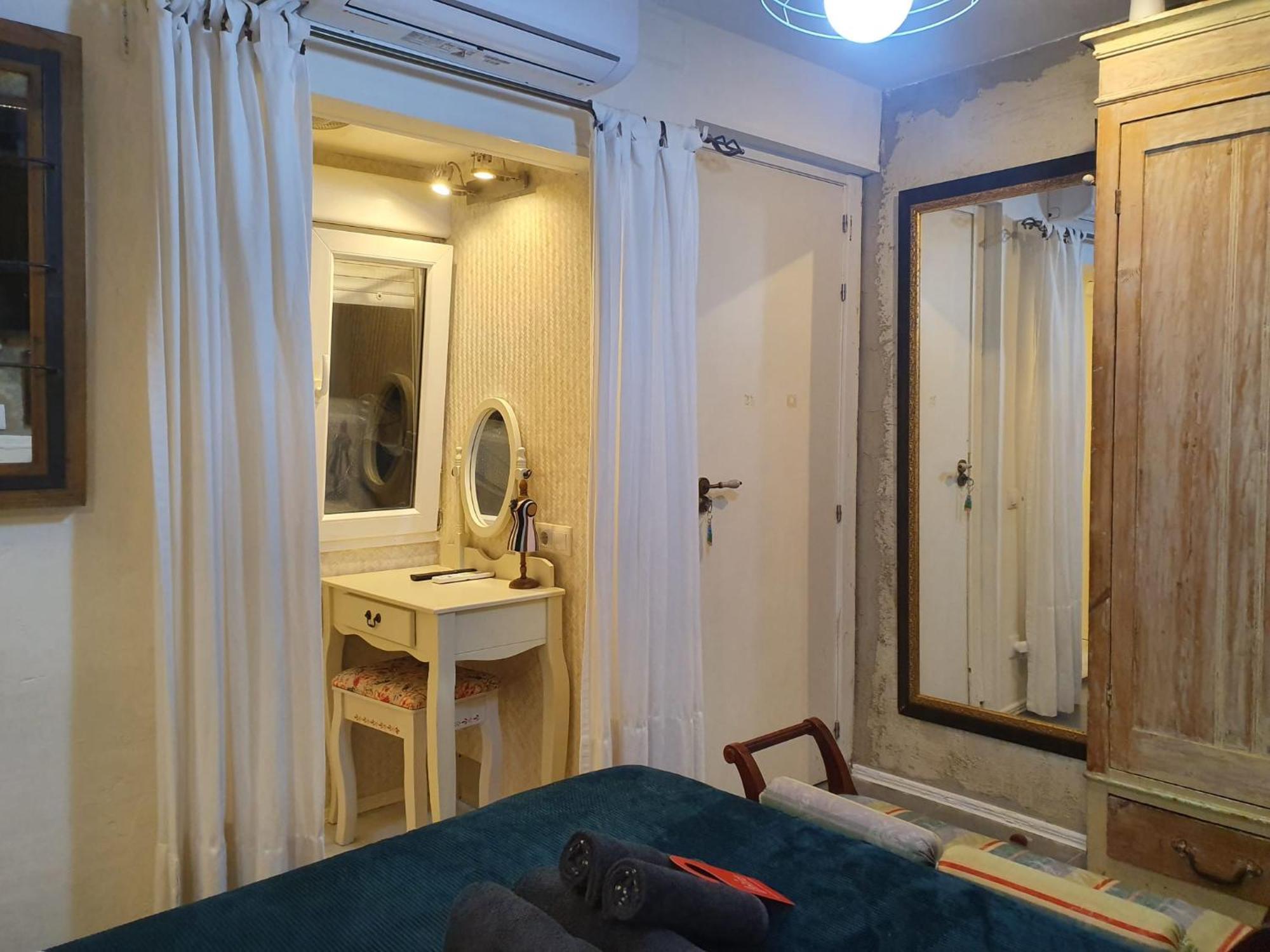برشلونة Studio Or Rooms With Private Bathroom Or Rooms With Shared Bathroom المظهر الخارجي الصورة