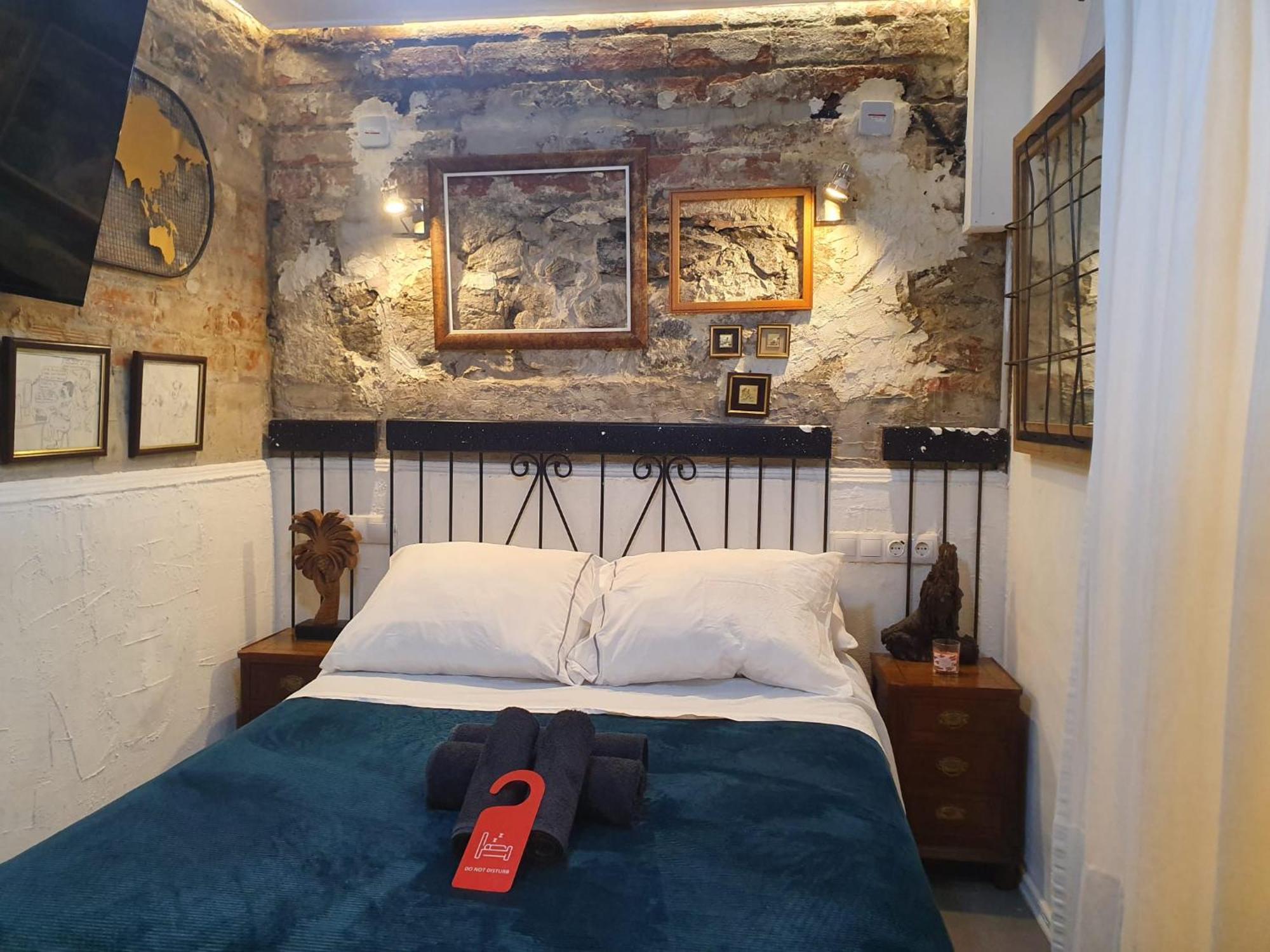 برشلونة Studio Or Rooms With Private Bathroom Or Rooms With Shared Bathroom المظهر الخارجي الصورة